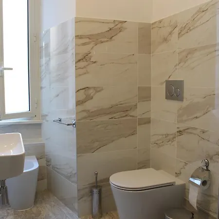 Apartment Termini Station Ai Due Cortili Presso Le Mura Aureliane Rome